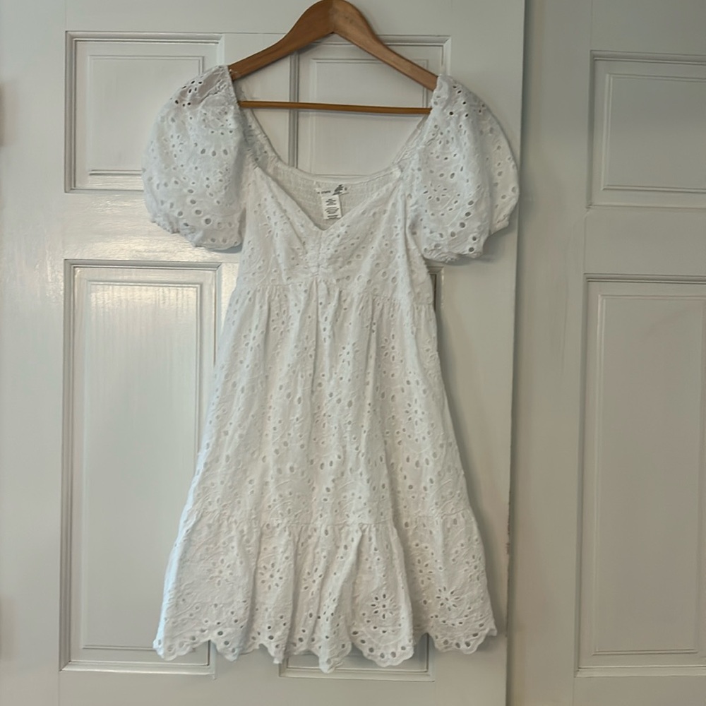 Altar’d State white summery short dress. Size Small